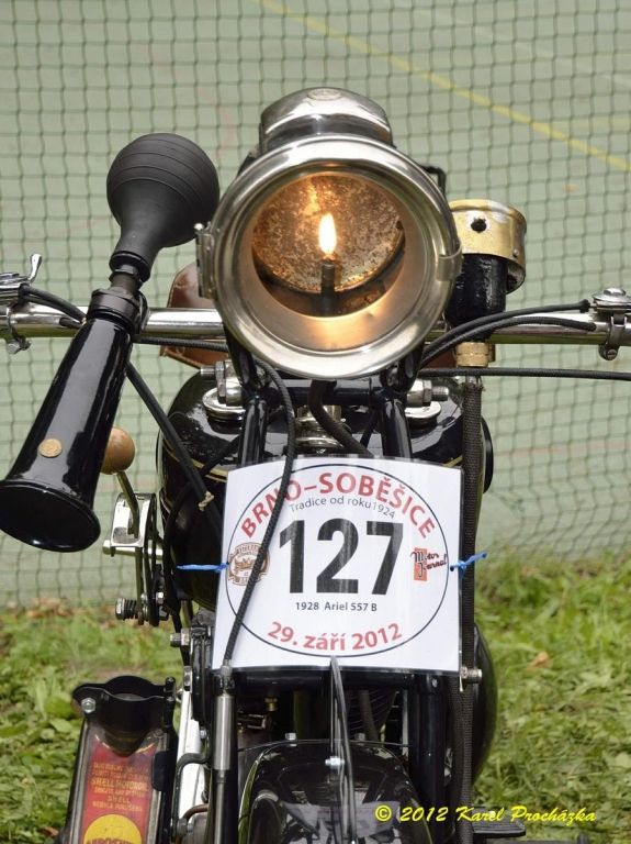 ariel_557_b.jpg